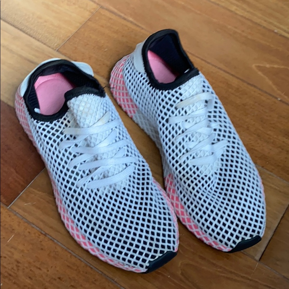 ADIDAS LADIES SHOES SIZE US8.5 - Picture 1 of 6
